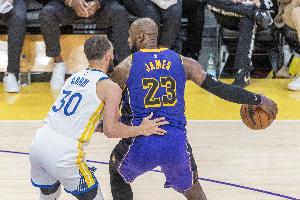 开云体育APP下载-马健：老詹虽40岁但休息充足时冲击力仍无解 湖人明天可以赢4-5分