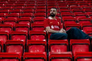 记者：萨拉赫目标是金球奖和英超第一人，他相信只有留队才能实现