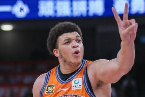 开云官网-官方：洛夫顿对裁判使用不当手势&amp;发表不当言论合计停赛2场 罚5万