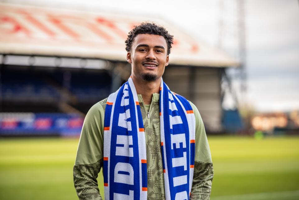 开云官网-官方：维拉20岁中场泰勒租借加盟奥德汉姆，租期至本赛季结束