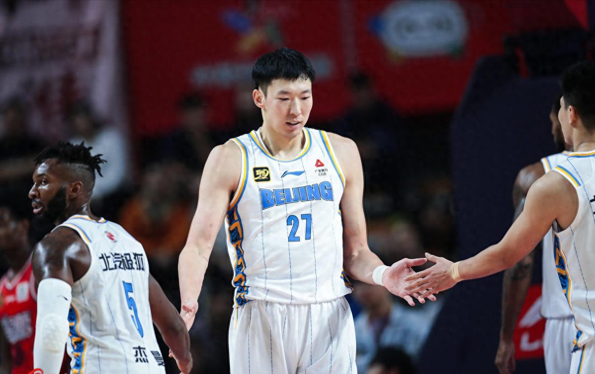 开云体育官网-杜锋尴尬！两弟子进国家队，2米26中锋不靠他，郭士强照顾老东家