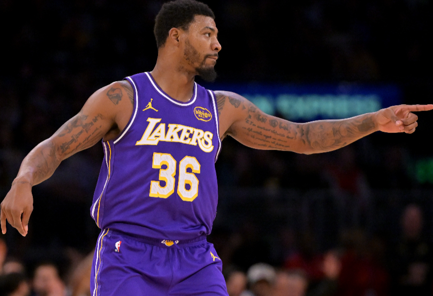 开云体育APP下载-胜鹈鹕！詹姆斯直指防守重要性，斯玛特不满判罚，里弗斯谈伤势！